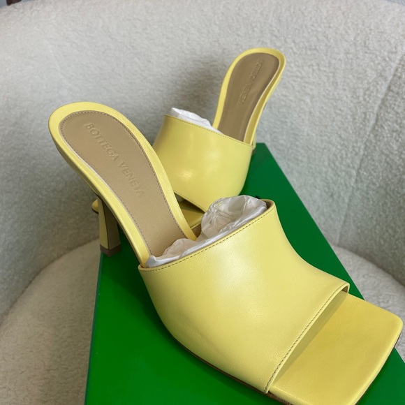New Authentic Bottega Veneta stretch Mules - Picture 2 of 5